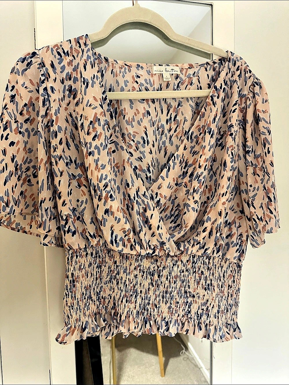 nine britton Abstract Print Wrap Blouse in Pink & Blue Size Large Like29